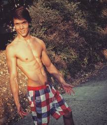 barechested beauty 5a3c340e8ff7e.jpg
