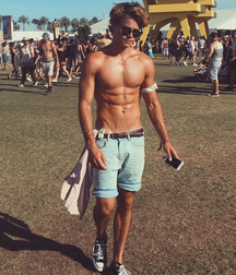 barechested beauty 5a3c34107d147.png