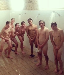shower boys 5a5609318818f.jpg