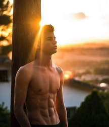 shirtless show 5a57d4f6645fe.jpg