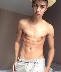 poser pics 5a5cdc54ed23b.jpg