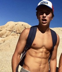 capped hotties 5a60e04740ff8.jpg