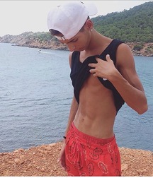 capped hotties 5a60e0542c99e.jpg