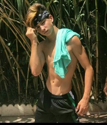 shirtless studs 5a947d0bbea2f.jpg