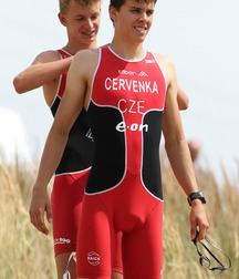 triathletes 5aa03dcdce7af.jpg