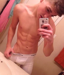 boys are bulging 5aadb712c794e.jpg