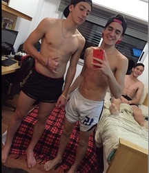 boys are bulging 5aadb718035ab.jpg