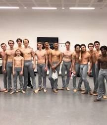boys are bulging 5aadb719a4402.jpg