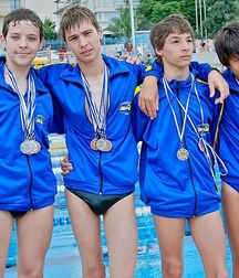 swimmers bonding 5aadbe1dea4b8.jpg
