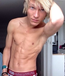 blond bombshells 5ab25c53d23e6.jpg