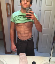 selfie shirt lifters 5ab44fa71030a.jpg