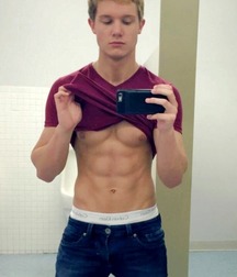 selfie shirt lifters 5ab44fac5fb98.jpg