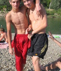 bros bare chested 5ab90bd6dd17e.jpg