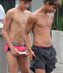 bros bare chested 5ab90bdc857d0.jpg