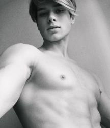 shirtless wonders 7 5ac95f29bb51f.png