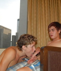 lads licking 5ae6360fbee56.jpg