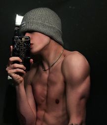 selfies 5bacf30d53b76.jpg