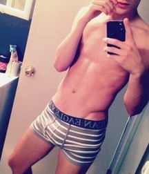 selfies 5bacf30dea0df.jpg
