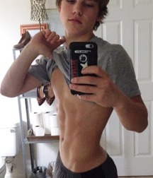 selfies 5bacf3197ddd7.jpg