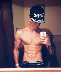 selfies 5bacf31b5b6b3.jpg