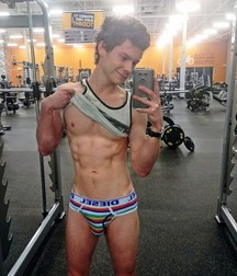 selfies 5bacf31e5f5ae.jpg