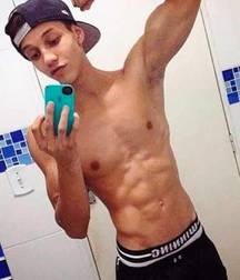 selfies 5bacf32ce3123.jpg