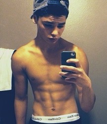 selfies 5bacf32fce19b.jpg