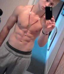 selfies 5bacf331c617a.jpg