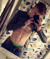 selfie set 5be475d3c12ed.jpg