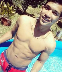 shirtless sweetness 5bedbf41eb641.jpg