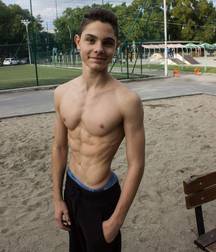 shirtless sweetness 5c1d90e749077.jpg