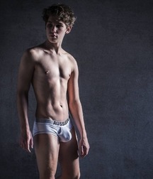 shirtless sweetness 5c1d90f61c443.jpg