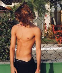 shirtless sweetness 5c1d9104ba108.jpg