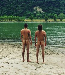 butt cracks 5c5ad3b5d1a7c.jpg