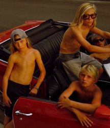 bros with bros 5c6c205be90cd.jpg