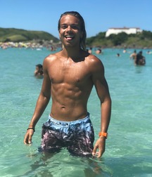pretty boys 5c6d6eb7169fb.jpg