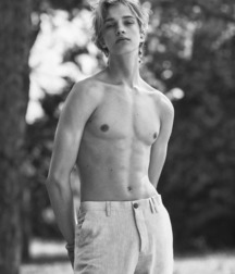 pretty boys 5c6d6ed71b932.jpg