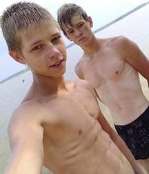 topless twinks 5c7de2f61d22d.jpg
