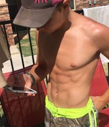 barechested boys 5c8122898a735.jpg