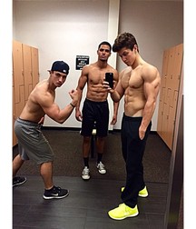 shirtless wonders 3 5c98dc0ea25d6.jpg
