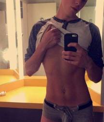 bulging boys 5ca23c24d86f4.jpg