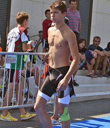 bulging boys 5ca23c2f382fc.jpg
