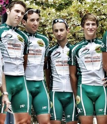 bulging boys 5ca23c35362aa.jpg