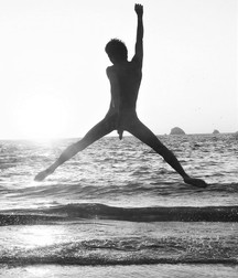 black and white 5ca743c85130b.jpg