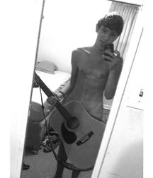 playing my song 5cabe16217564.jpg