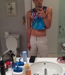 half-shirted hotties 5caf5dfea8b1c.jpg