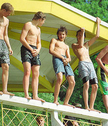 topless twinks 5cdb71c733ebf.jpg