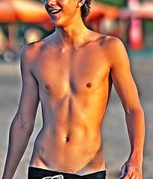 topless twinks 2 5ce13b5dc0b22.jpg