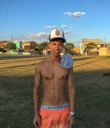 topless twinks 2 5ce13b61a50f9.jpg