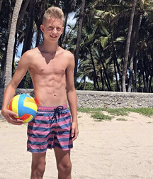 topless twinks 2 5ce13b63610a4.jpg